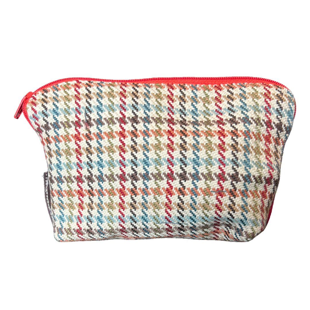 Vintage Hermes Couvertures et Tenues du Jour Red Silk Scarf Beauty Bag