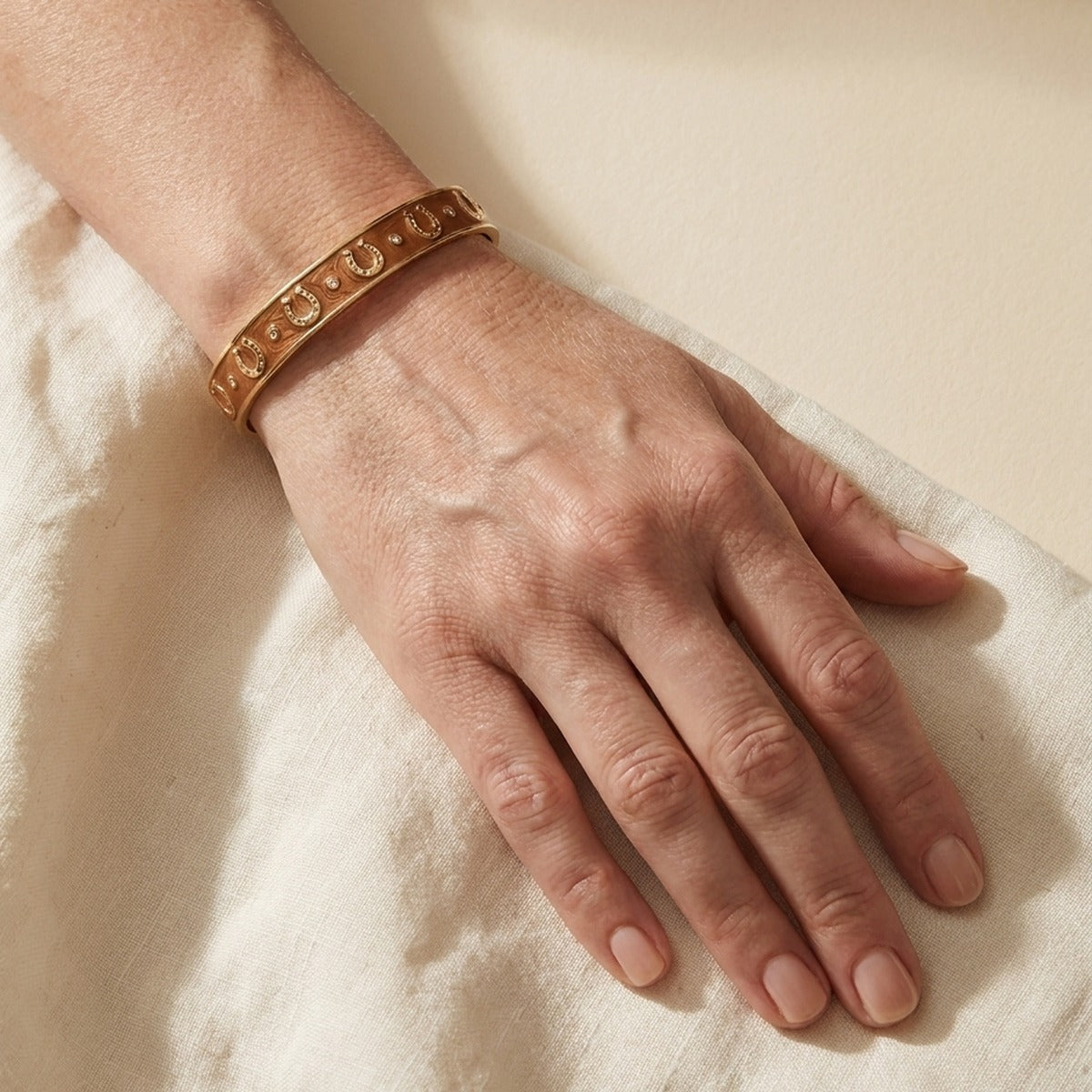 Equestrian Horseshoe Bangle — Flat Band Row